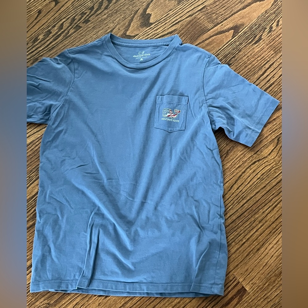 vineyard Vines 3 medium tshirts and 1 large long sleeve tshirt